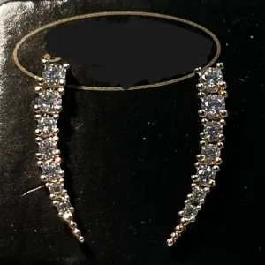 BRINCO EAR CUFF CRAVEJADO ZIRCONIA CRYSTAL