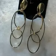 BRINCO PENDURADO COM ARGOLA OVAL