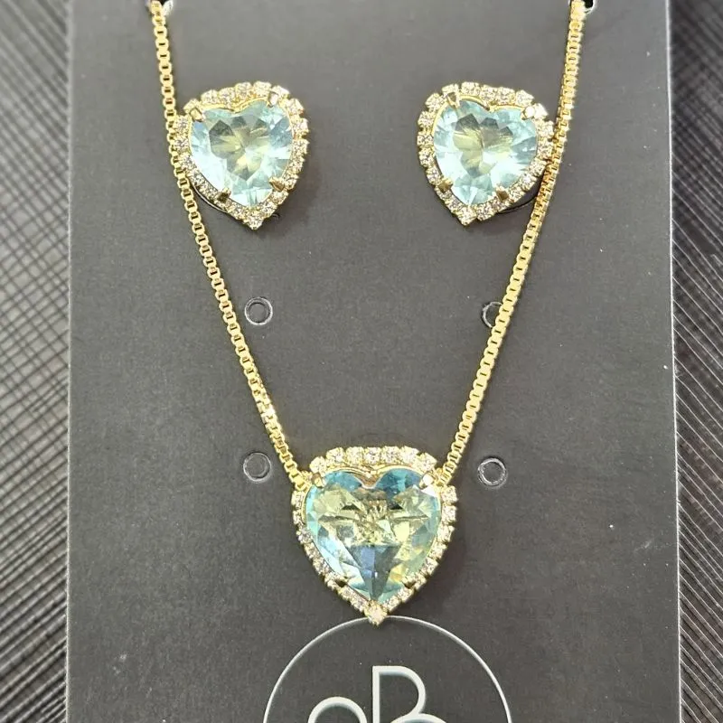CONJUNTO CORAÇÃO PEDRA AZUL CLARO BORDAS CRAVEJADO BRINCO E GARGANTILHA