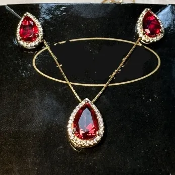 CONJUNTO PEDRA VERMELHA GOTA 
