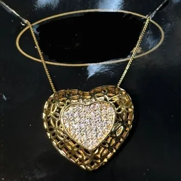 GARGANTILHA CORACAO TRABALHADO CHAVEJADO COM ZIRCONIA CRYSTAL