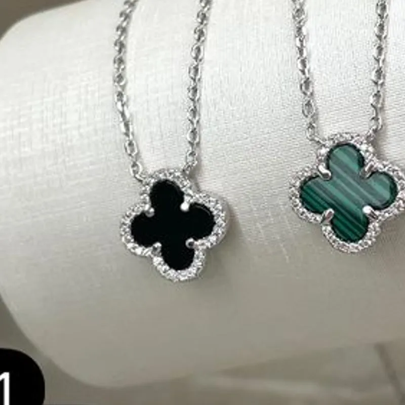 GARGANTILHA VAN CLEEF PRETO