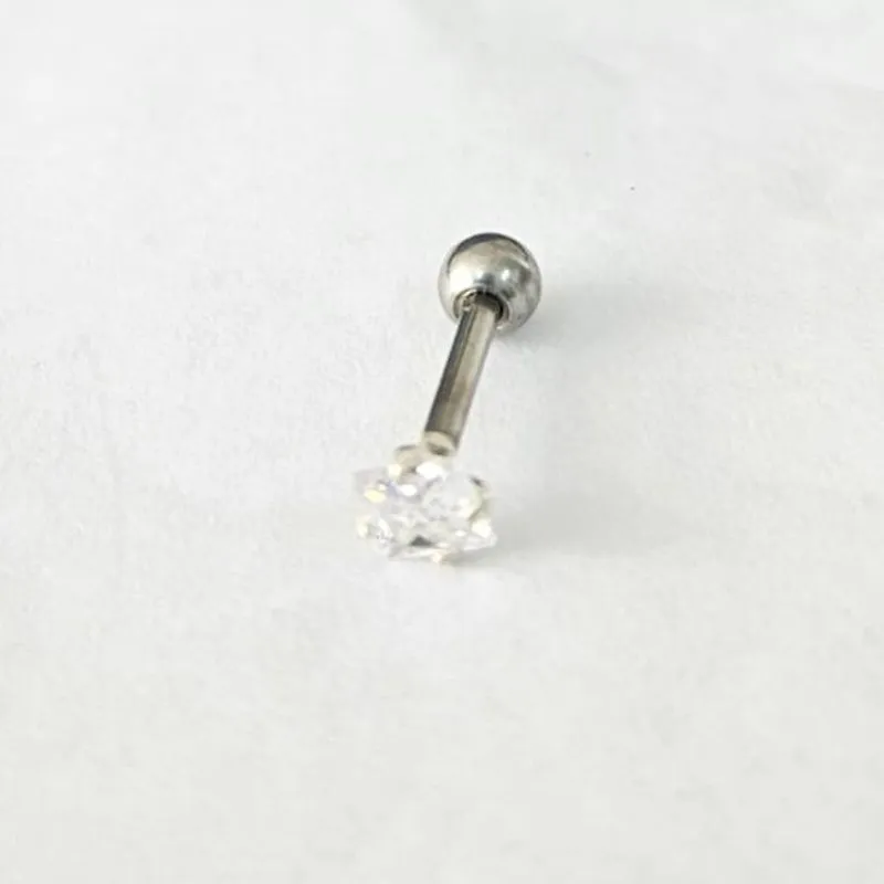 PIERCING TRAGUS PONTO DE LUZ QUADRADO