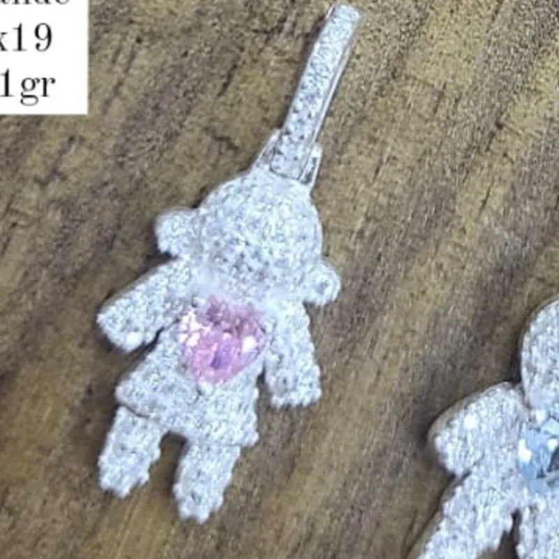PINGENTE CRAVEJADO FILHOS MENINA PARA RIVIERA GRANDE 2,7CM