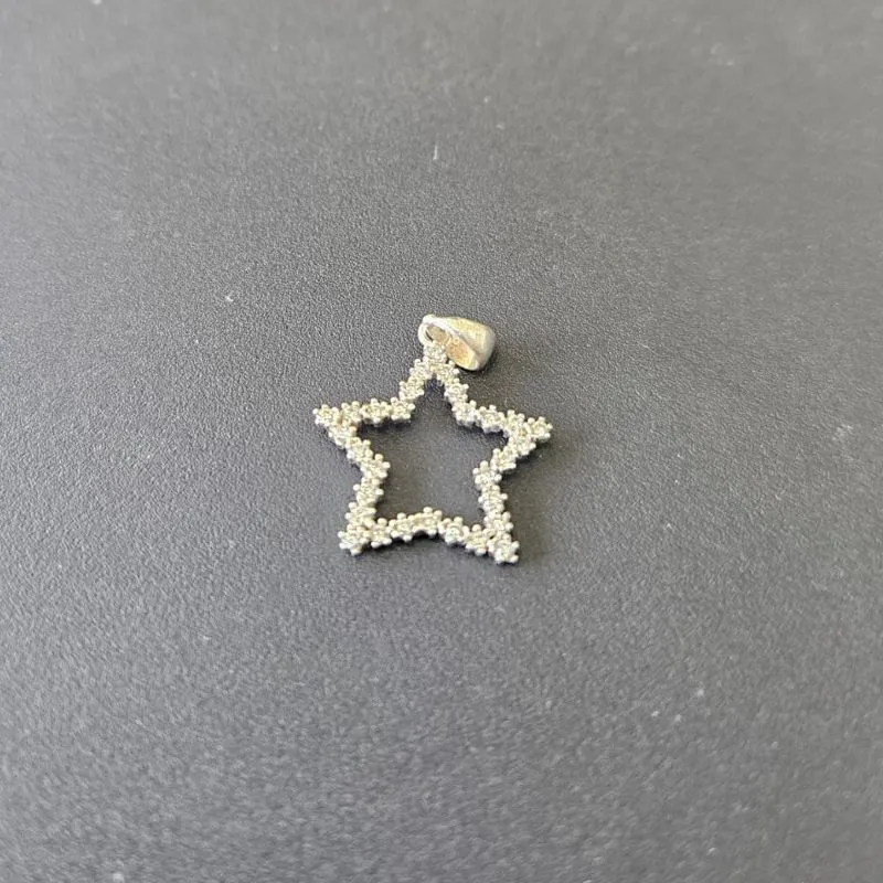 PINGENTE ESTRELA CRAVEJADO VAZADO