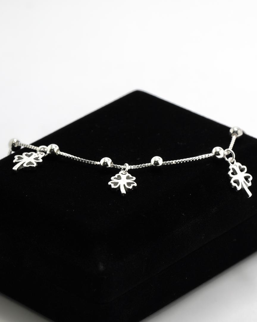 PULSEIRA BOLINHA TREVO DA SORTE PENDURADO