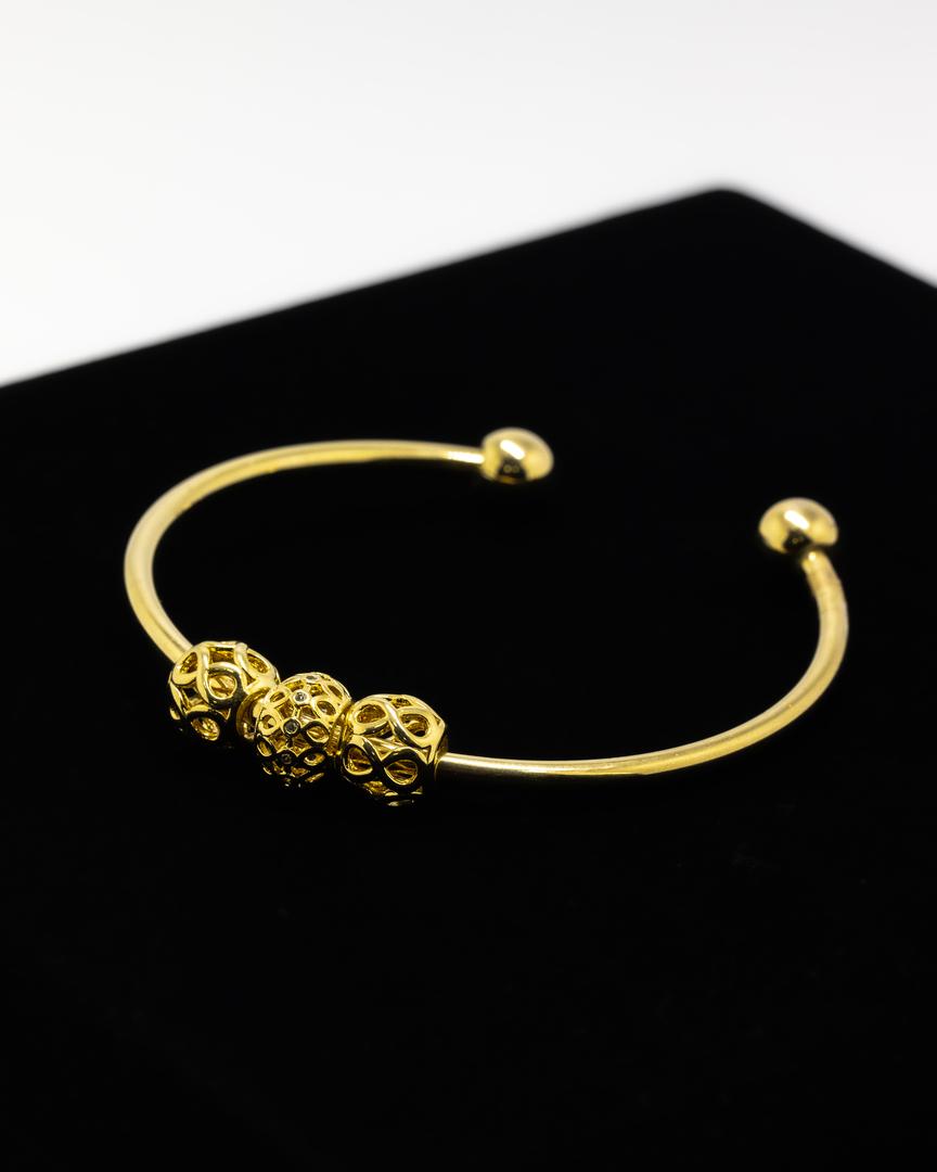 BRACELETE 3 PINGENTES BOLA VAZADA