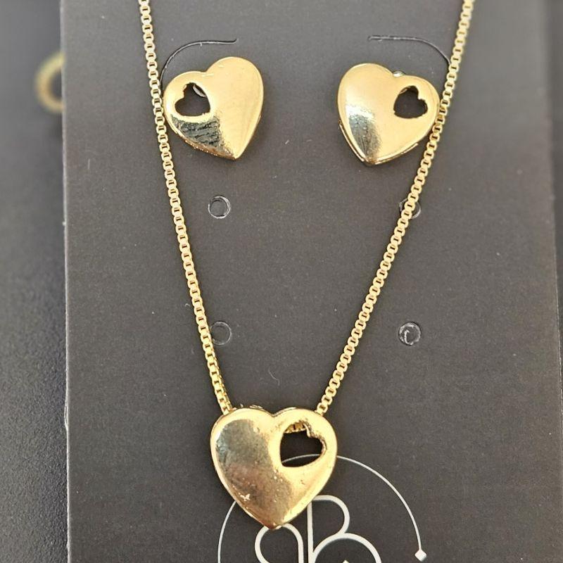CONJUNTO CORAÇÃO LISO COM MINI CORAÇÃO VAZADO