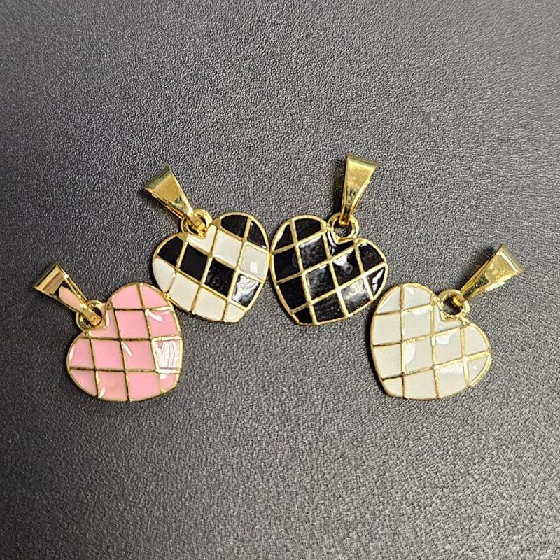 PINGENTE CORAÇÃO CRUZADO ESMALTADO CORES VARIADAS