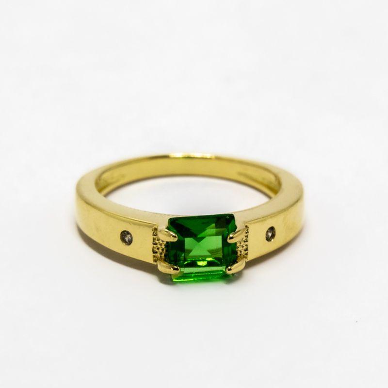 ANEL FORMATURA PEDRA VERDE QUADRADA COM 2 PEDRINHAS CRISTAL