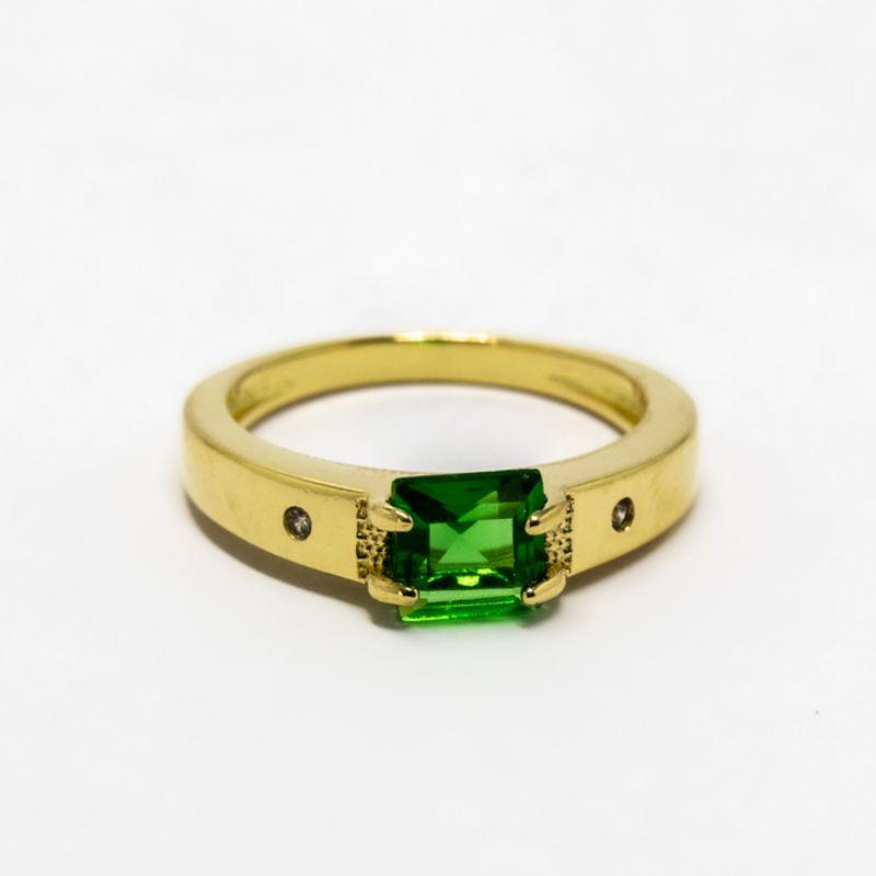 ANEL FORMATURA PEDRA VERDE QUADRADA COM 2 PEDRINHAS CRISTAL