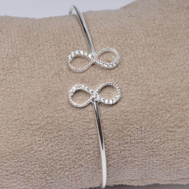 BRACELETE INFINITO CRAVEJADO 3.56GR