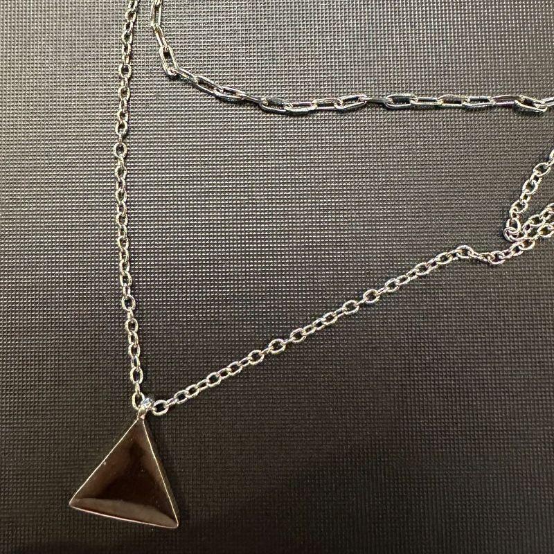 GARGANTILHA DUPLA CARTIER COM TRIANGULO BANHO DE RODIO
