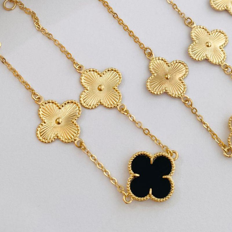 PULSEIRA 2 TREVOS DOURADO E 1 PRETO