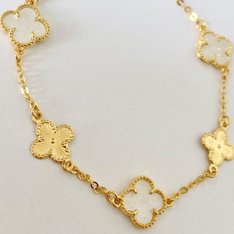 PULSEIRA TREVO DOURADO E BRANCO