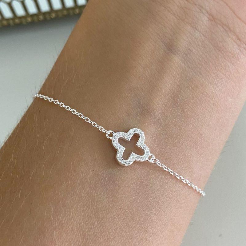 PULSEIRA TREVO VAZADO COM BORDA CRAVEJADO E COM EXTENSOR